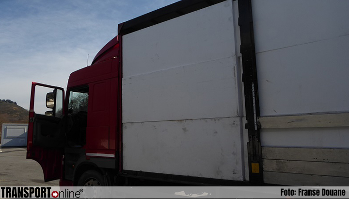 Spaanse vrachtwagen, onderweg naar Nederland, met 880 kilogram drugs onderschept [+foto's]