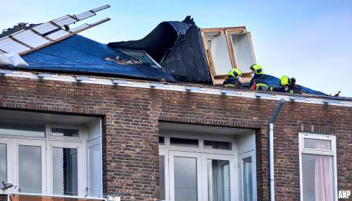 Opdrachten voor herstelwerk stromen binnen bij dakdekkers