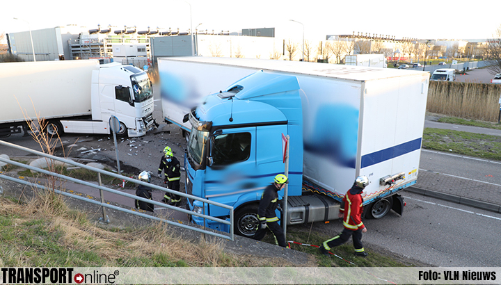 Aanrijding met twee vrachtwagens op Schiphol Rijk [+foto].
