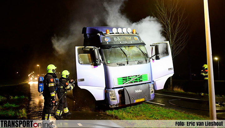 Vrachtwagencabine uitgebrand op N520 [+foto]