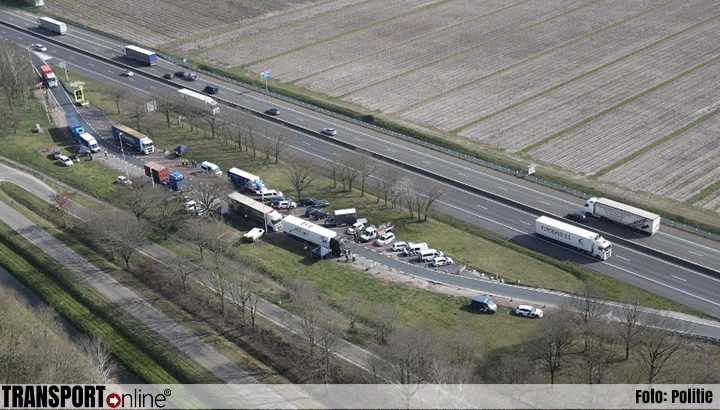 Duitse en Nederlandse agenten controleren op alcohol- en drugsgebruik bij vrachtwagenchauffeurs