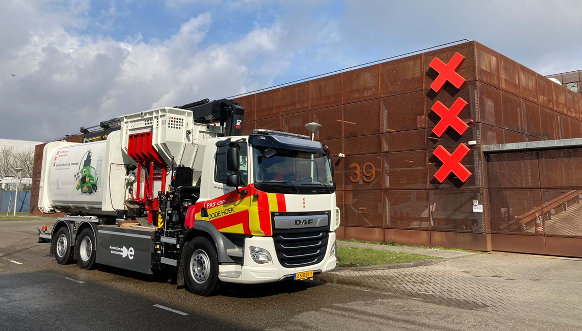 Truckland levert twee elektrische DAF CF huisvuilwagens aan de Gemeente Amsterdam