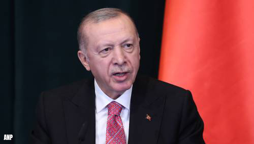 Turkse president Erdogan belt Poetin en wil bemiddelen