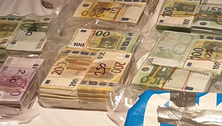 Ruim vijf miljoen euro aan contant geld gevonden in woning Amsterdam