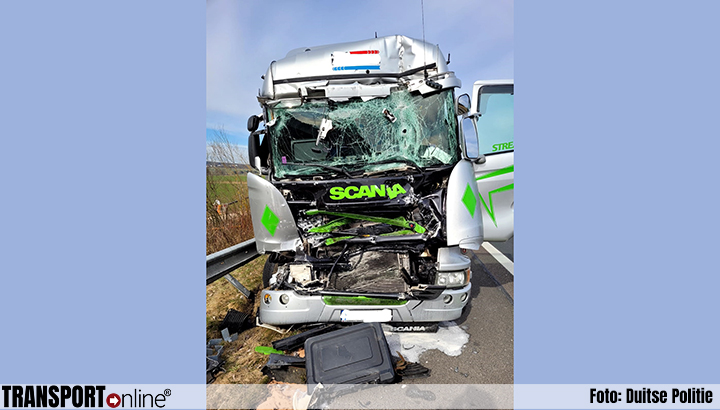 Duitse A61 urenlang afgesloten na ongeval met twee vrachtwagens [+foto's]