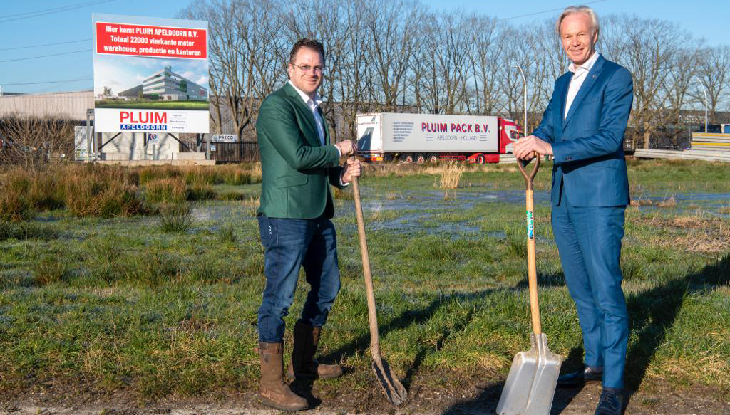 Schop in de grond voor nieuwe huisvesting van Pluim Apeldoorn BV