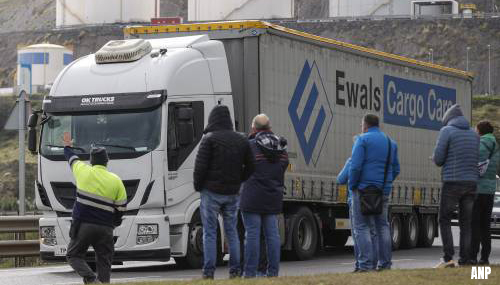 Stakende Spaanse vrachtwagenchauffeurs veroorzaken voedseltekorten