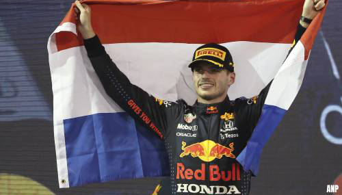 Verstappen troeft Leclerc af en zegeviert in GP Saudi-Arabië