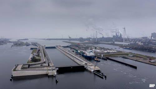 Bouwers krijgen 60 miljoen van Rijk om vertraging zeesluisproject