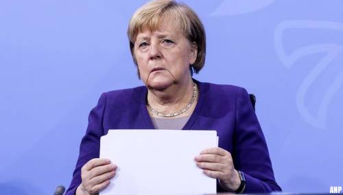 Duitse ex-leider Merkel verdedigt zich tegen spervuur aan kritiek