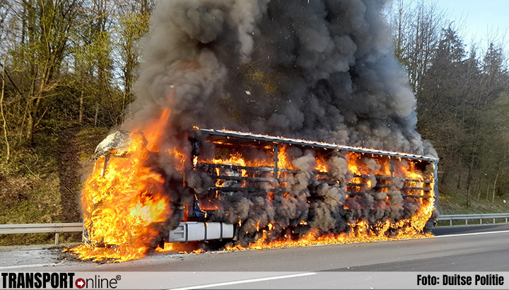 Afsluitingen Duitse A7 na vrachtwagenbrand [+foto's]