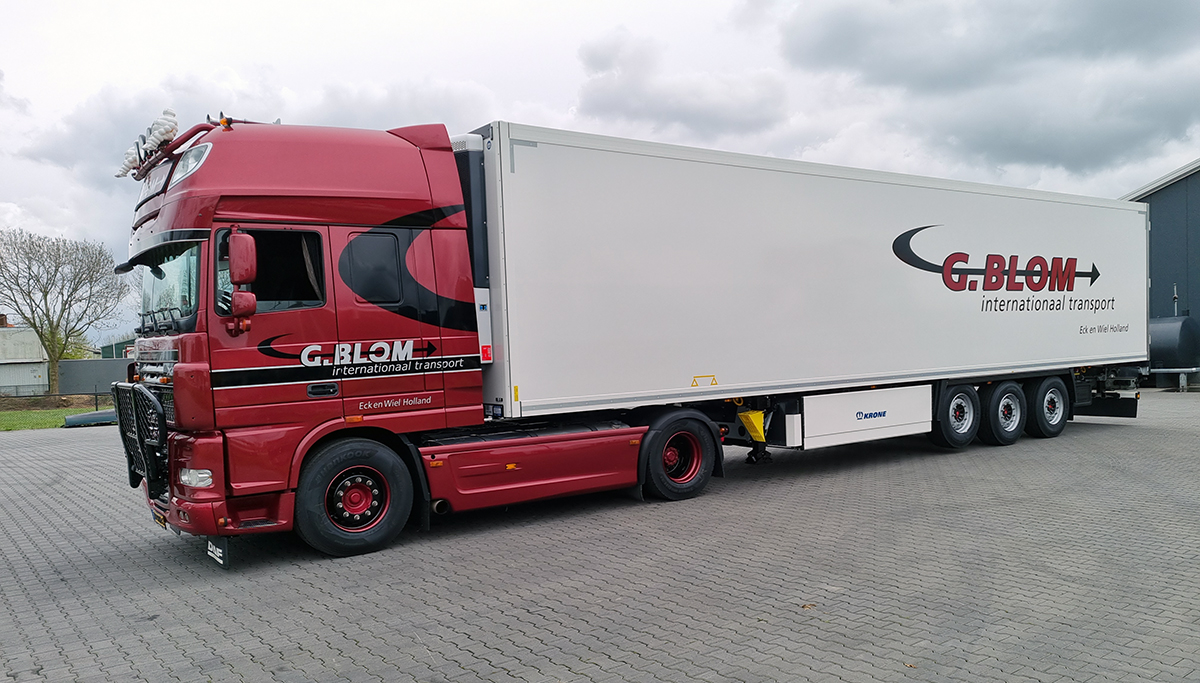 Nieuwe Krone polyester koeloplegger voor G. Blom Internationaal Transport