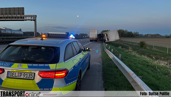 Duitse politie zoekt getuigen ongeval Duitse A1 waarbij aanhanger kantelde [+foto]
