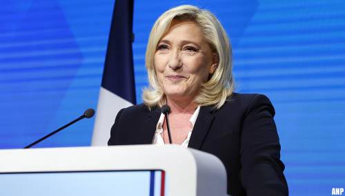 Marine Le Pen belooft bij EU en eurozone te blijven