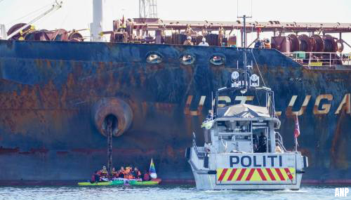 Greenpeace houdt tanker 'Ust Luga' met Russische olie tegen in Noorwegen