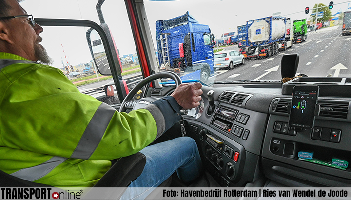 Haven Rotterdam test met voorrang trucks bij verkeerslichten