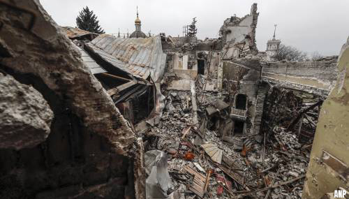 Krant: slachtoffers bombardement theater Marioepol in massagraf