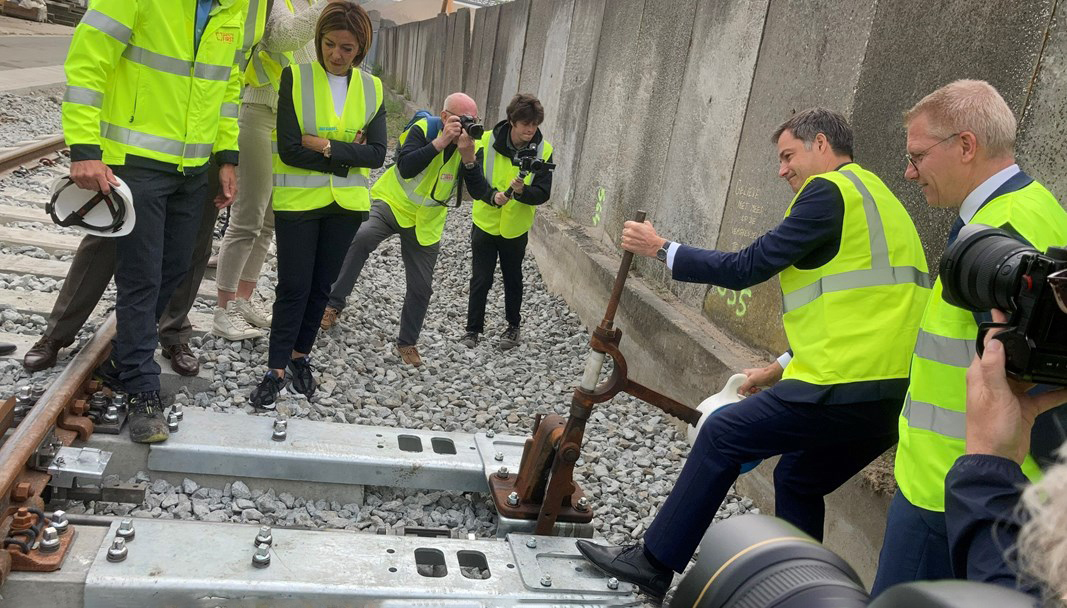 Belgische premier De Croo huldigt spoorinvesteringen van Infrabel in North Sea Port in