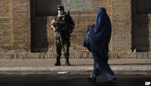 Taliban bevelen vrouwen boerka te dragen in het openbaar