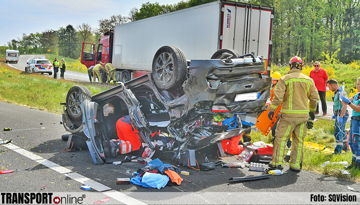 A67 bij Veldhoven dicht na ongeluk, vrachtwagenchauffeur aangehouden [+foto].