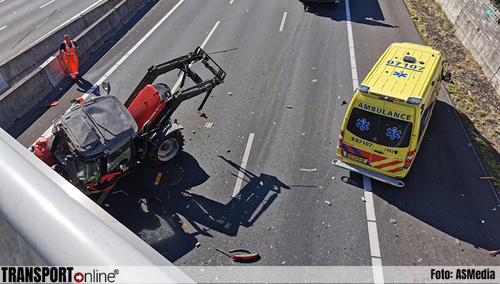 Drie gewonden na aanrijding tractor en vrachtwagen op A12 [+foto]