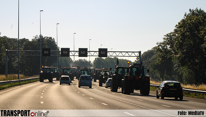 Boeren rijden vierbaans breed over A12 [+foto]