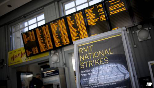Staking legt Britse spoor plat, vakbond zinspeelt op meer acties