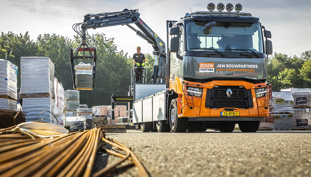 J&W Bouwpartners gaat met nieuwe Renault Trucks C zelf bouwmaterialen bezorgen