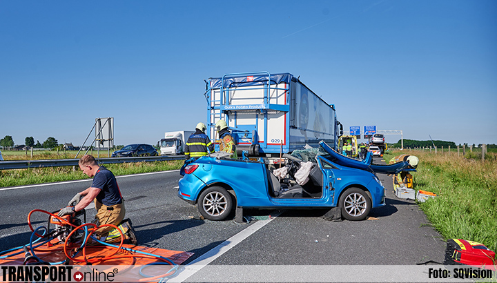 Automobilist gewond na aanrijding met vrachtwagen op A59 [+foto].