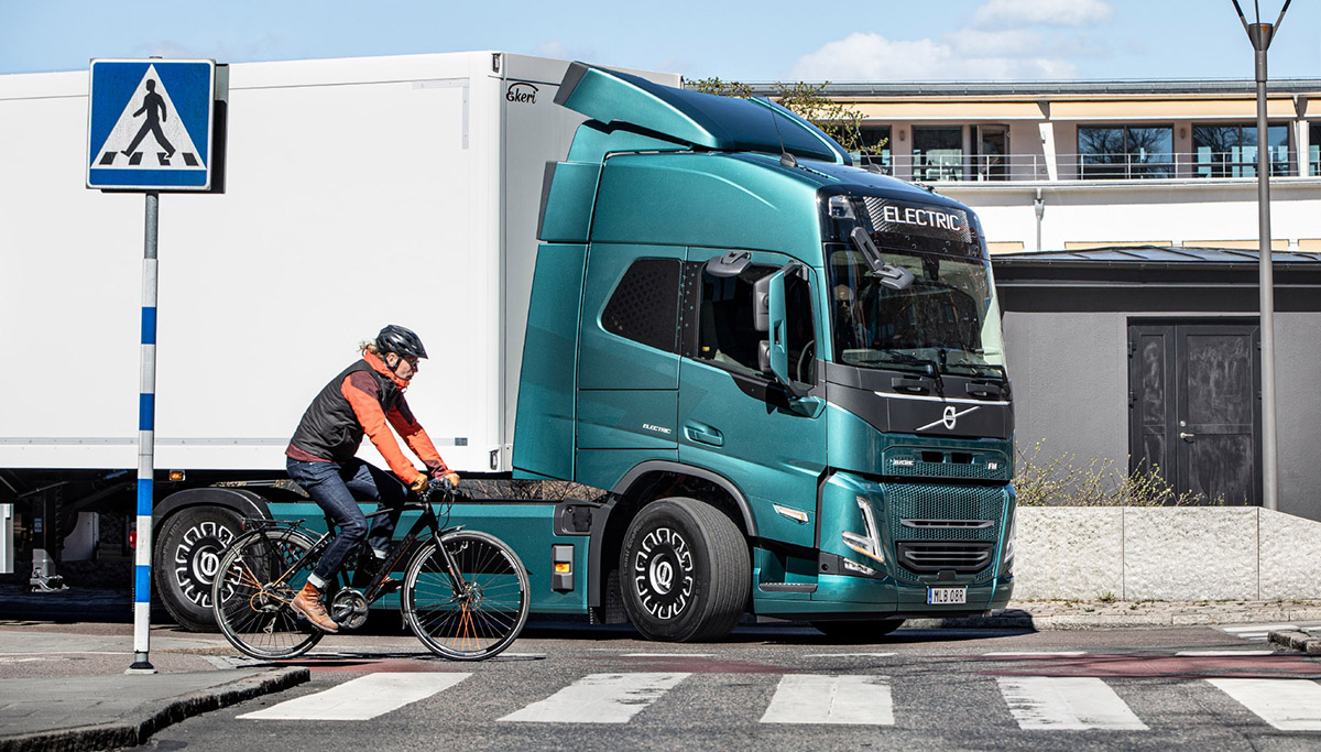 Volvo Trucks introduceert nieuw veiligheidssysteem ter bescherming van fietsers en voetgangers