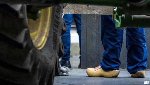 Den Haag wil dat Rijk boeren in tractoren tegenhoudt op snelweg