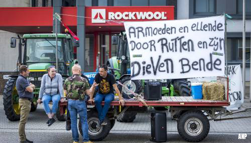 Tientallen tractoren blokkeerden zaterdag Rockwool in Roermond