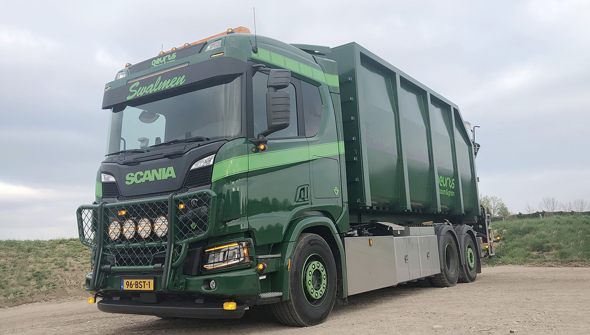 Geurts Boom & Groen kiest voor comfortabele Scania V8 met haakarm en afneembare kraan