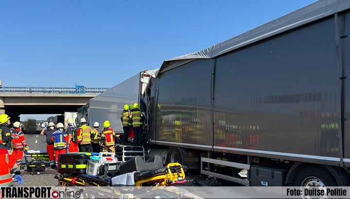 Nederlandse vrachtwagenchauffeur om het leven gekomen bij aanrijding met drie vrachtwagens op Duitse A2 [+foto's]