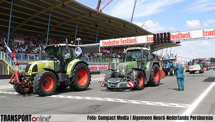 Boeren protesteren tegen het stikstofbeleid op het Truckstar Festival in Assen [+foto]