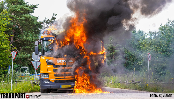 Vrachtwagen in brand in Oirschot [+foto]