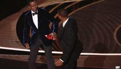 Will Smith voelt 'diep berouw' voor slaan Chris Rock