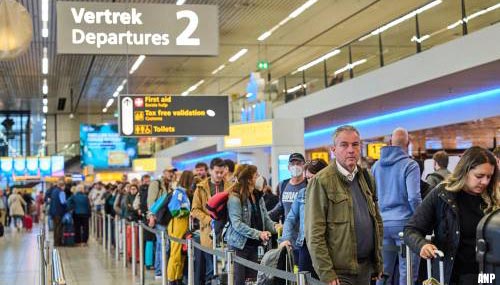 Topvrouw KLM: personeelstekorten in luchtvaart nog lang te merken