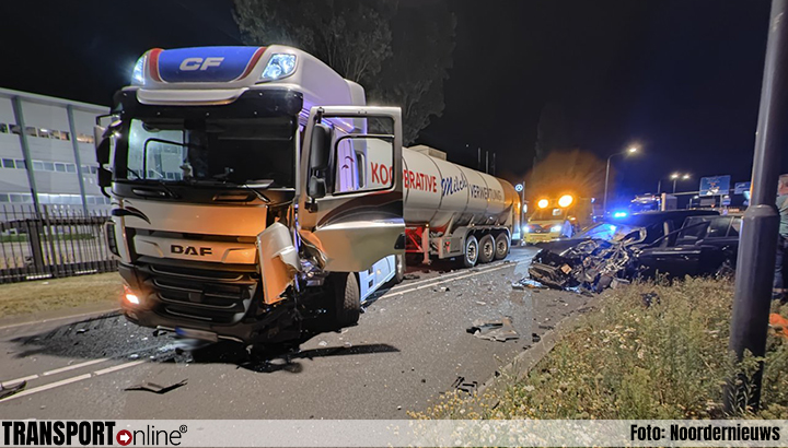 Auto botst frontaal op vrachtwagen in Heerenveen [+foto]