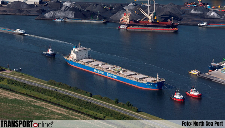Aanhoudende droogte zorgt voor stremming en minder diepgang voor schepen op het Kanaal Gent-Terneuzen