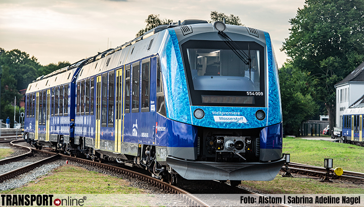 Veertien Coradia iLint-treinen starten passagiersdienst op eerste met 100% waterstof gexploiteerde spoorlijn 