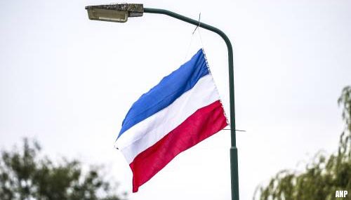 Zuid-Holland doet aangifte van bedreiging om weghalen vlaggen