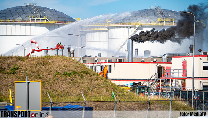 Flinke rookontwikkeling bij brand bij bedrijf in de Europoort [+foto]