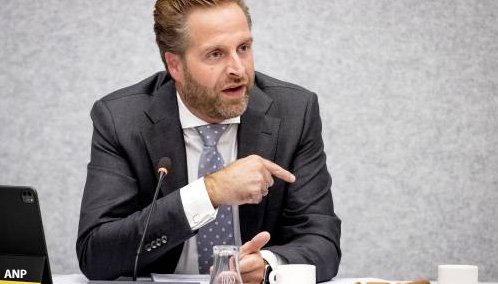 Minister De Jonge wil minder migranten in Nederland