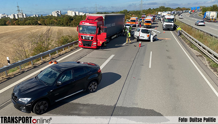 Twee gewonden nadat vrachtwagen stilvalt op Duitse A6 [+foto]