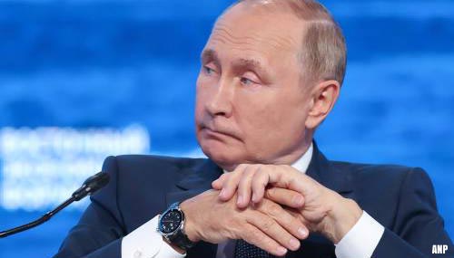 Media: gemeentes Moskou en Sint-Petersburg eisen Poetins aftreden
