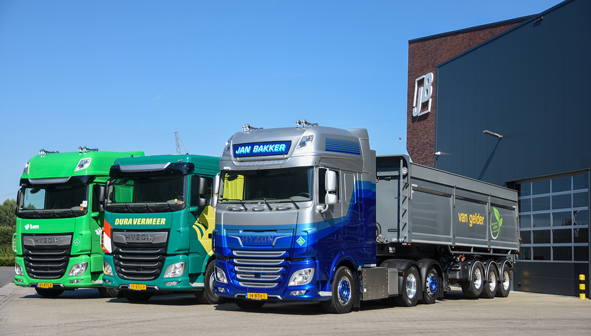 Jan Bakker en Millenaar & Van Schaik nemen eerste waterstofvrachtwagens in ontvangst