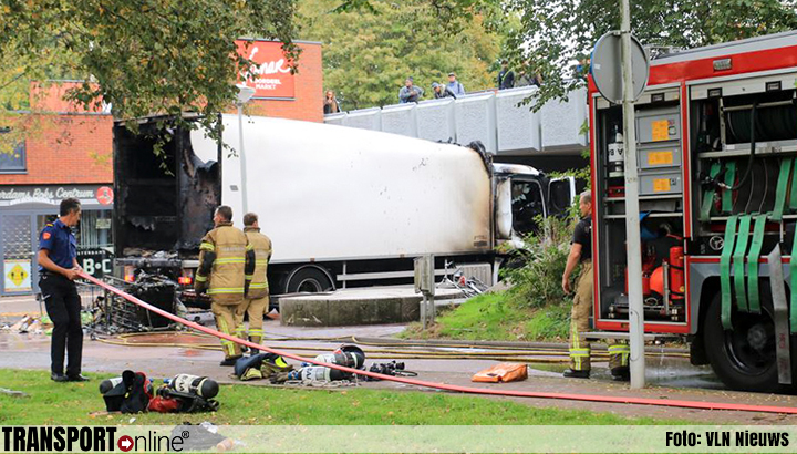 Vrachtwagen gaat in vlammen op in Amsterdam [+foto&video]