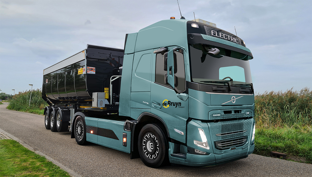 De Bruyn Transport rijdt binnenkort met vier FM Electric Volvo Trucks voor GWW zwaartransport