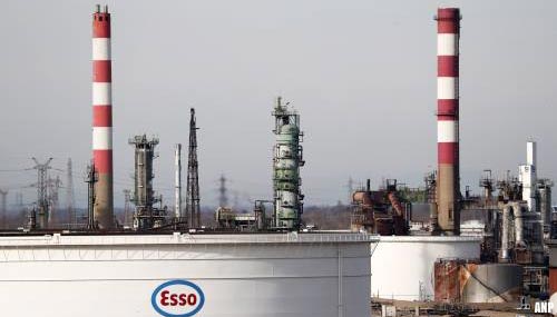 Personeel van Franse raffinaderijen blijven staken ondanks dwangbevel